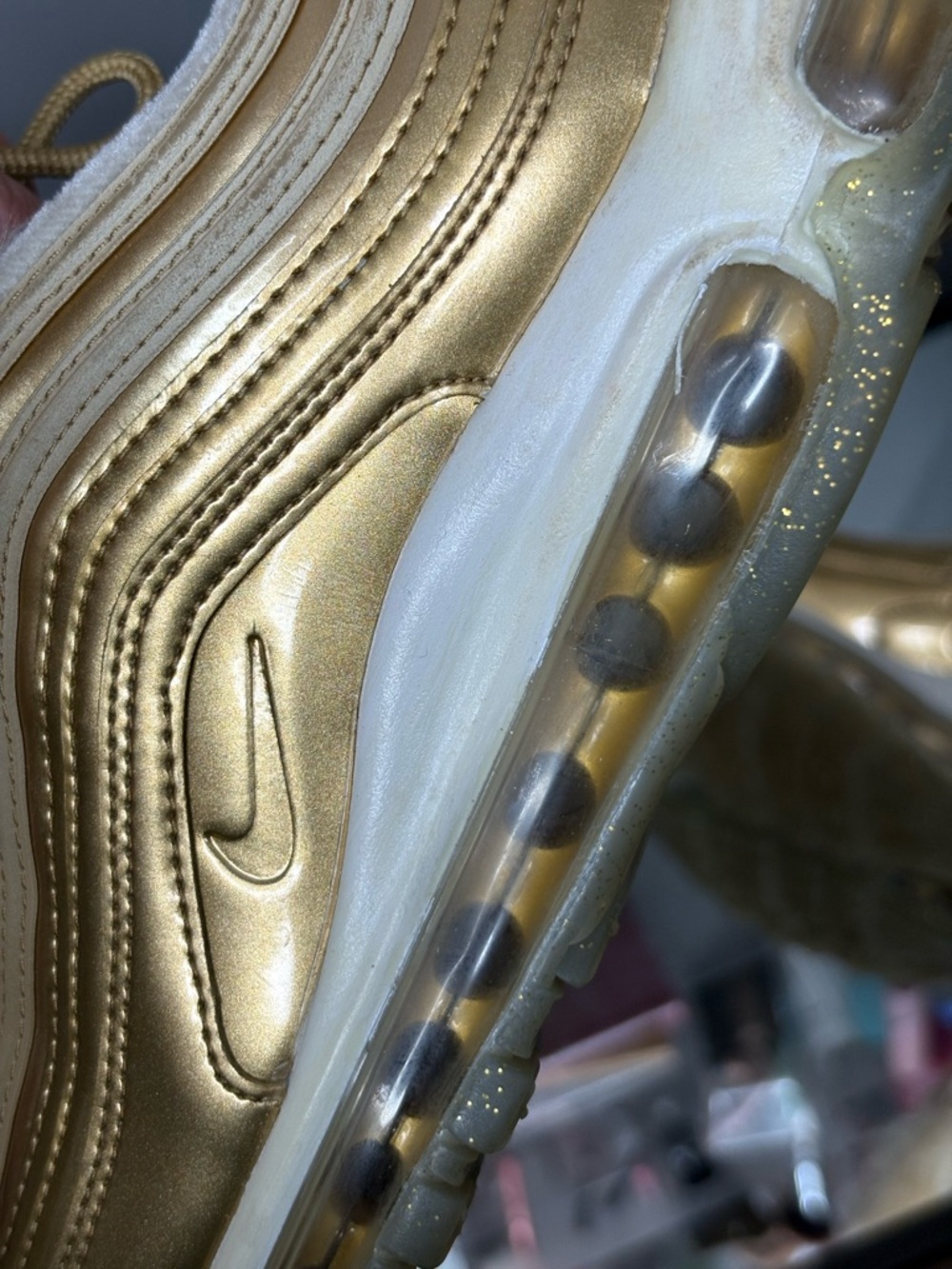 NIKE-Gold AirMax - Picture 6 of 8